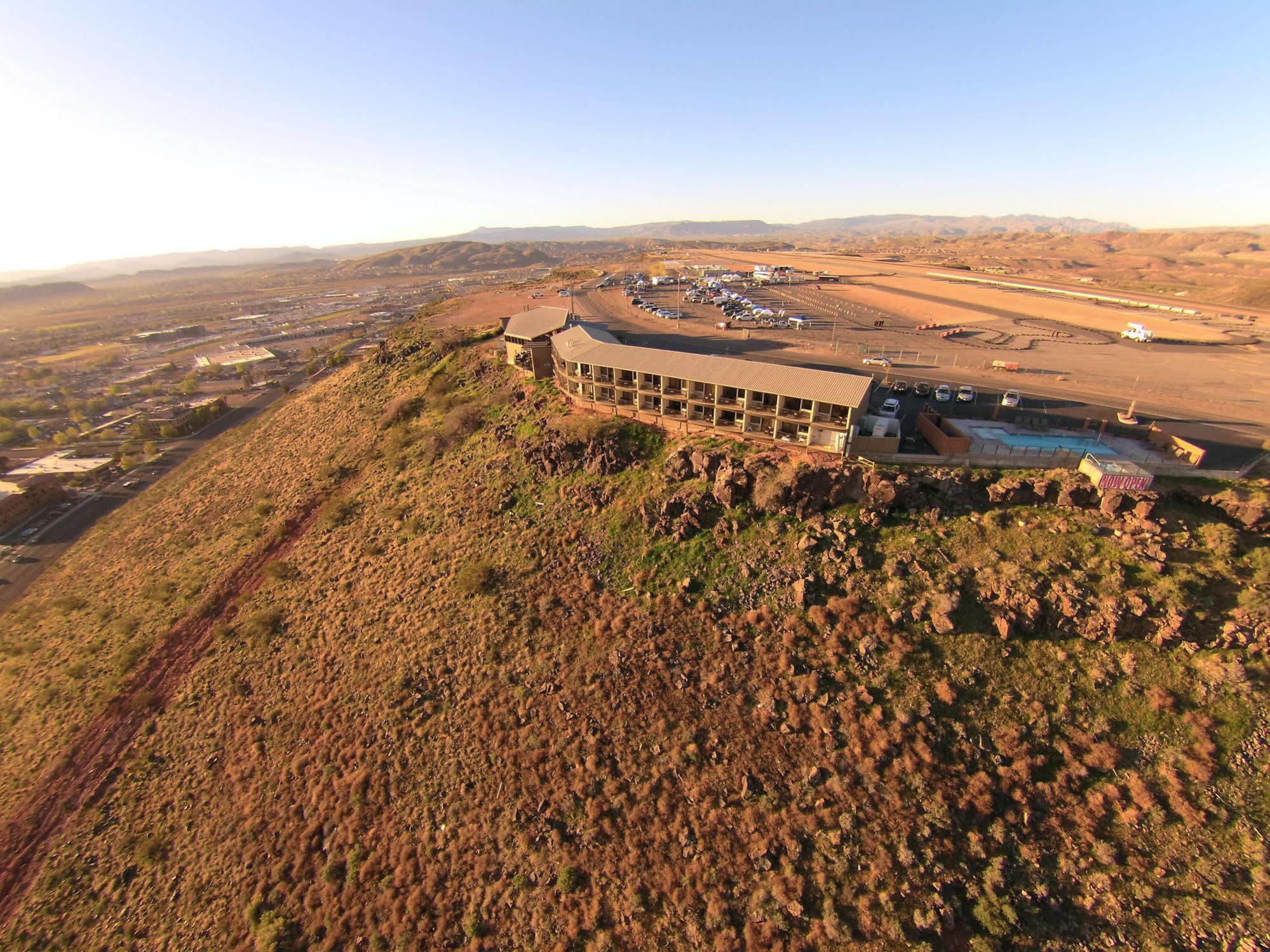 Inn On The Cliff St. George Exterior photo